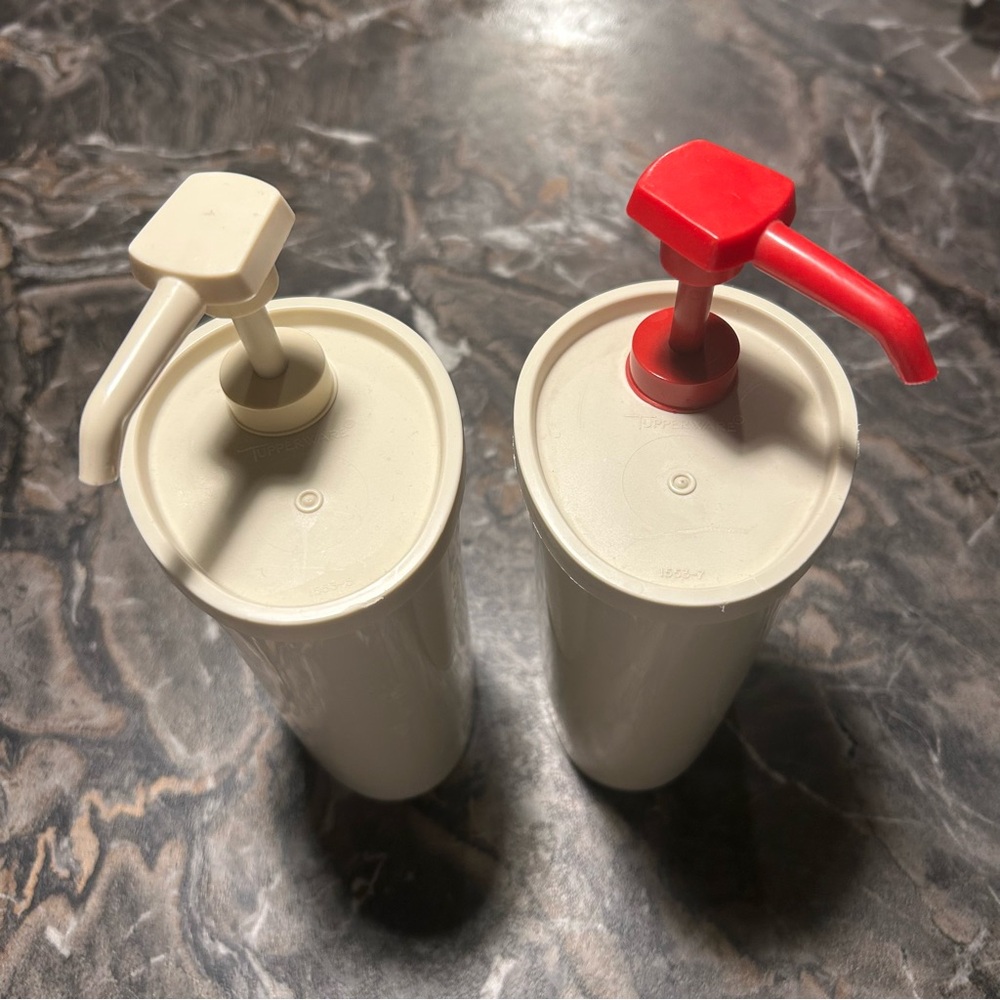 Vintage Tupperware Condiment Container Dispenser w/Pump.